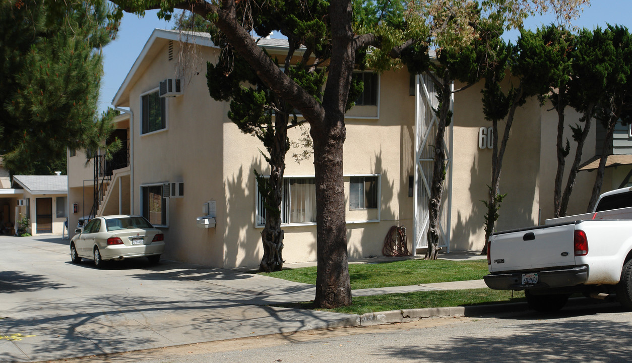 60 Berkeley Ave in Pasadena, CA - Building Photo