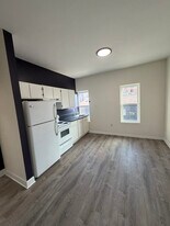 444 Bridge St, Unit d in Phoenixville, PA - Building Photo