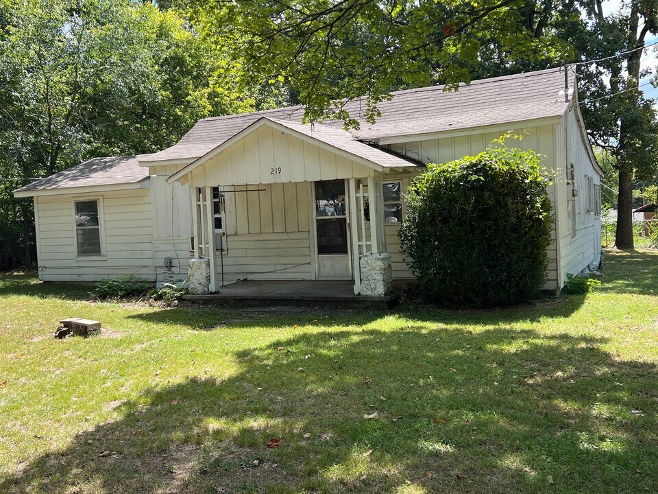 219 W Allen Rd in Tahlequah, OK - Building Photo