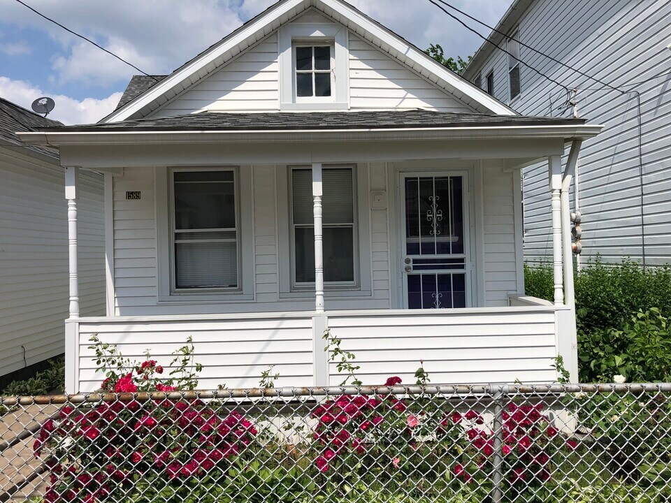 1589 E 32nd St in Cleveland, OH - Building Photo