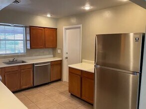 3812 Havengate Way in Sacramento, CA - Foto de edificio - Building Photo