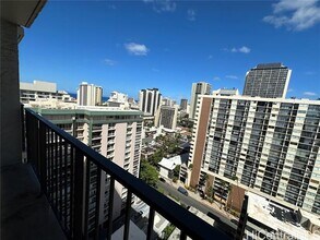 2345 Ala Wai Blvd in Honolulu, HI - Building Photo - Building Photo