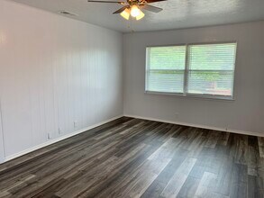 305 Thomas St, Unit 5 in Denton, TX - Building Photo - Building Photo