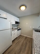 181 Loomis Dr in West Hartford, CT - Foto de edificio - Building Photo