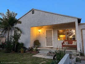 7516 Whitaker Ave in Los Angeles, CA - Building Photo