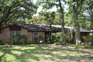 2929 Oak Forest Dr in Grapevine, TX - Building Photo