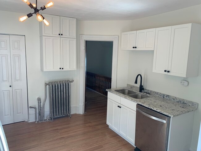 3117 Harriet Ave, Unit 2 in Minneapolis, MN - Foto de edificio - Building Photo