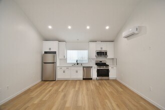 10843 Peach Grove St in Los Angeles, CA - Building Photo - Building Photo