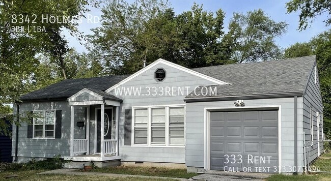 8342 Holmes Rd in Kansas City, MO - Building Photo - Building Photo