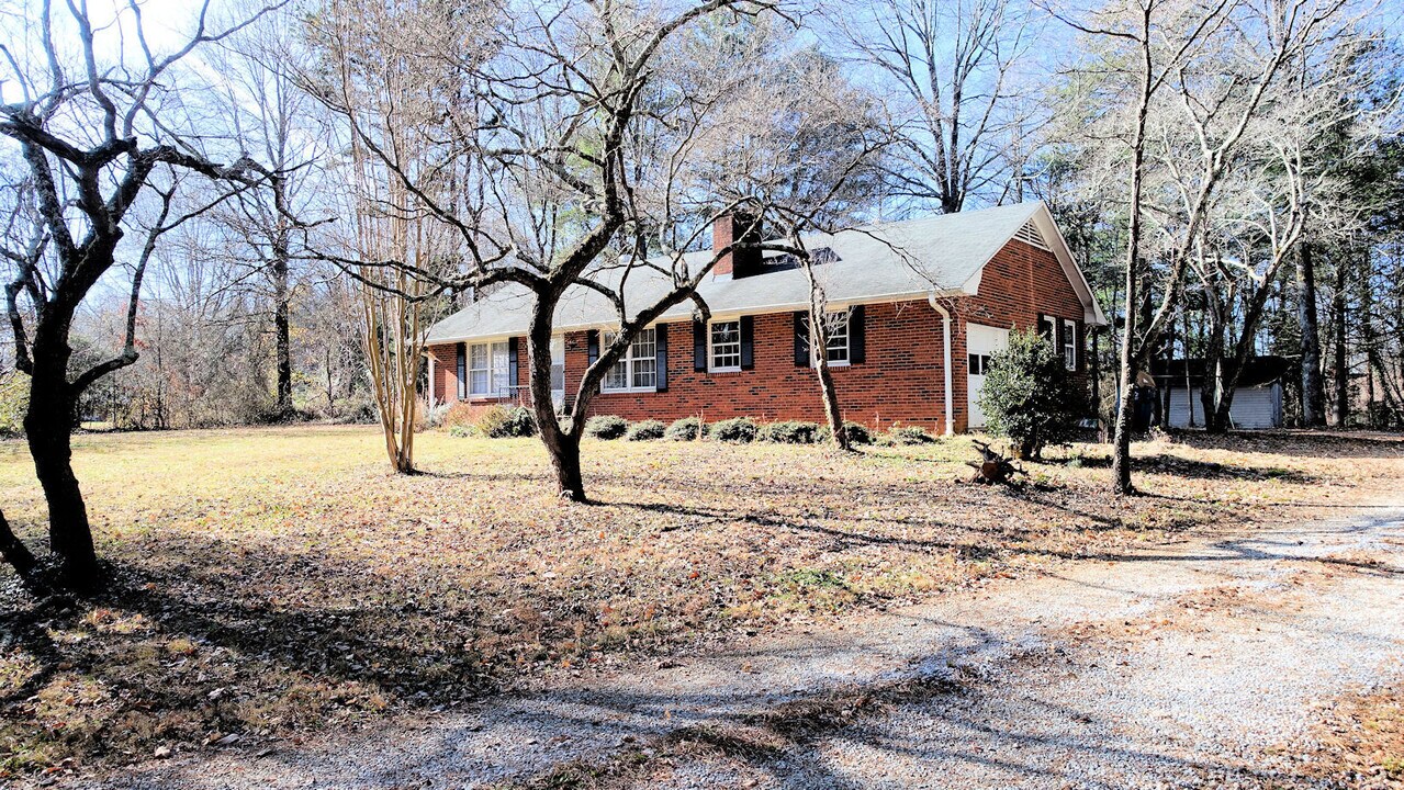 493 Redland Rd in Advance, NC - Building Photo