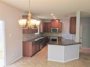 13535 Abraham Lincoln St in Manor, TX - Foto de edificio - Building Photo