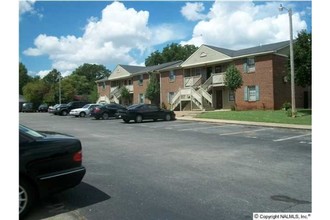 West Ridge Apartments in Decatur, AL - Building Photo - Building Photo