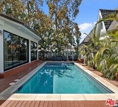 465 S Mansfield Ave in Los Angeles, CA - Building Photo - Building Photo