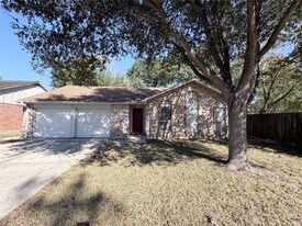 1802 Oaklawn St in Sugar Land, TX - Building Photo