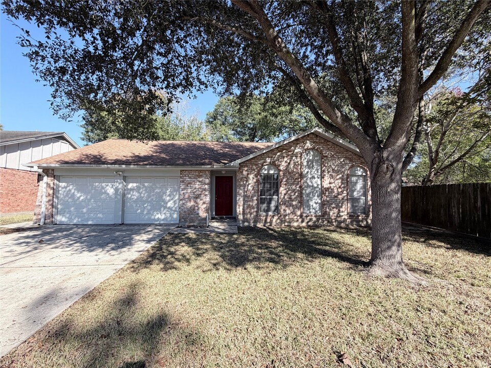 1802 Oaklawn St in Sugar Land, TX - Building Photo