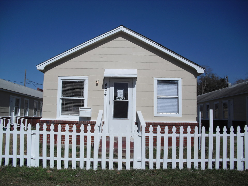 The Atlantis Apartments in an OZ in Texas City, TX - Building Photo