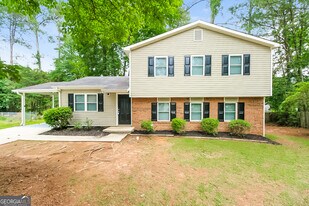 7548 Colonial Ct in Jonesboro, GA - Building Photo