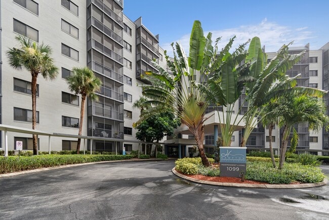 Hampton Apartments in Clearwater, FL - Foto de edificio - Building Photo