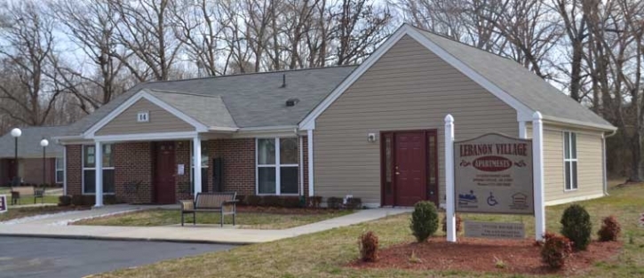 Lebanon Village in Spring Grove, VA - Foto de edificio