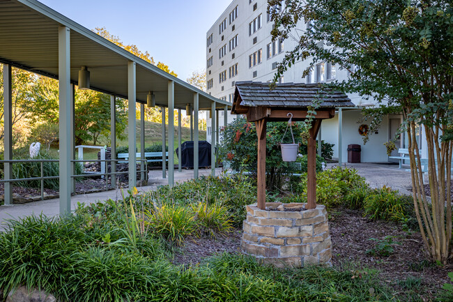 Plaza Towers Senior Apartments in Greeneville, TN - Building Photo - Building Photo