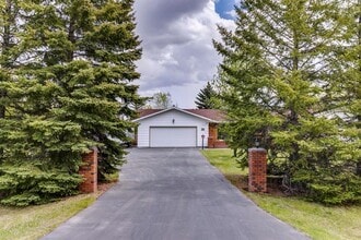 26 Lake Ere Estates in Chestermere, AB - Building Photo - Building Photo