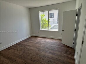 321 SW 9th Ave in Miami, FL - Building Photo - Building Photo