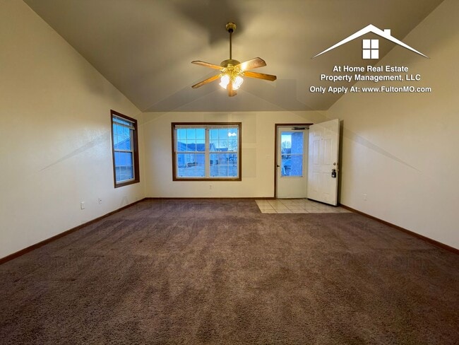 499 Sabre Cir in Fulton, MO - Building Photo - Building Photo