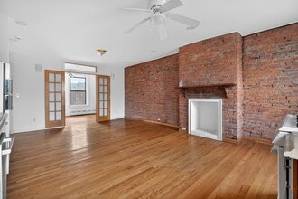 216 Newark Ave in Jersey City, NJ - Building Photo - Building Photo