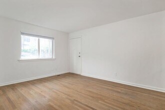 711 Oakview Rd in Decatur, GA - Building Photo - Building Photo