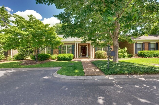 property at 104 Longwood Pl