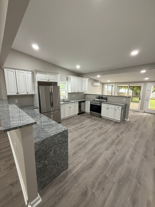 321 W Commerce St in Smyrna, DE - Building Photo
