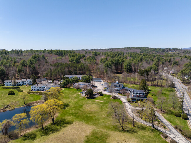 Country Mansion in Amherst, NH - Building Photo - Building Photo