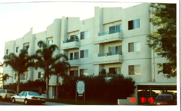 Crenshaw Court Apartments in Los Angeles, CA - Building Photo - Building Photo