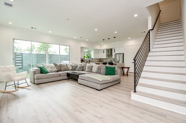 property at 7603 Jacquelyn Gdns Ln