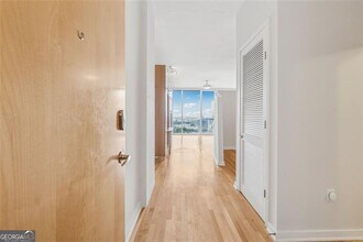 3324 Peachtree Rd NE in Atlanta, GA - Building Photo - Building Photo
