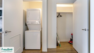 347 W Chestnut St, Unit 911 in Chicago, IL - Building Photo - Building Photo