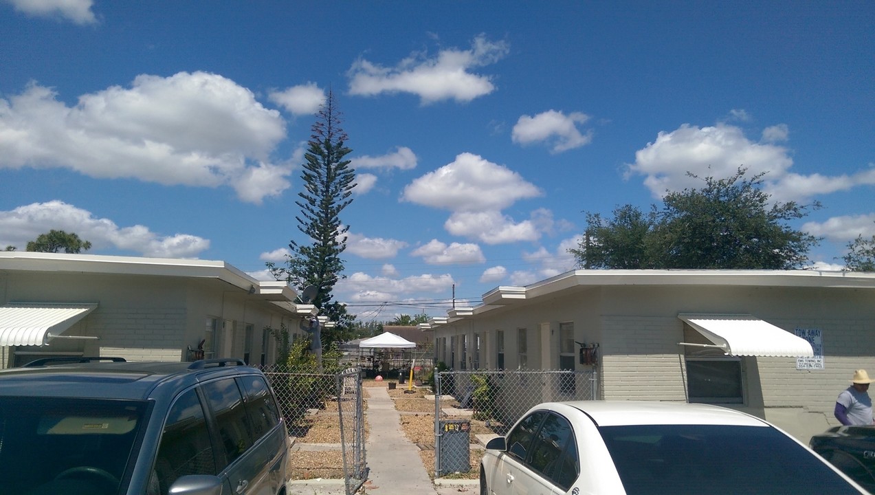 637-641 NW 15th Ter in Fort Lauderdale, FL - Building Photo