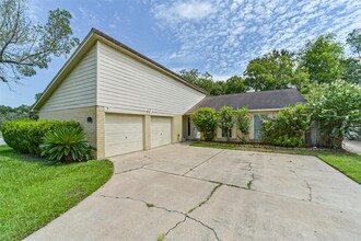 2122 Clemson Dr in Katy, TX - Building Photo - Building Photo