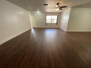 8250 Southampton Dr in Miramar, FL - Building Photo - Building Photo