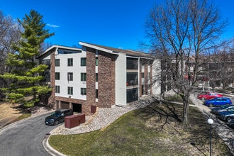 Lakewood Village Condominium in White Bear Lake, MN - Building Photo - Building Photo