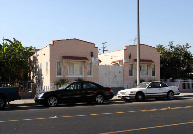 1222 E 10th St in Long Beach, CA - Foto de edificio - Building Photo