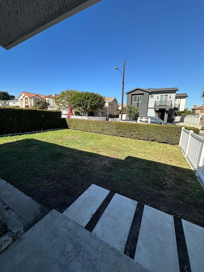 2226 Voorhees Ave in Redondo Beach, CA - Foto de edificio - Building Photo