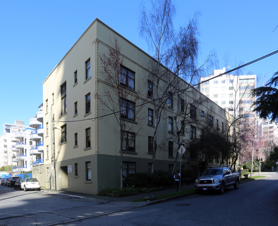 Kenmore Apartments in Vancouver, BC - Building Photo