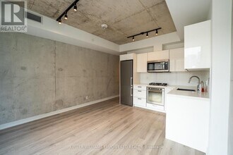 55-755 Ontario St in Toronto, ON - Building Photo - Building Photo
