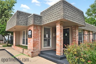 The Crest Apartments in Houston, TX - Building Photo - Building Photo