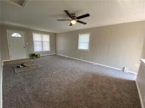 704 E Culton St in Warrensburg, MO - Building Photo - Building Photo