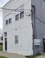 28 James L L Burrell Ave in Hempstead, NY - Building Photo