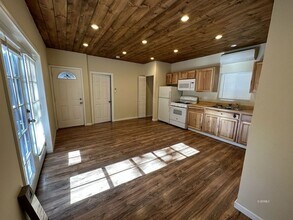 25873 Cedar St in Idyllwild, CA - Foto de edificio - Building Photo