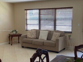 2801 Victoria Way in Coconut Creek, FL - Building Photo - Building Photo