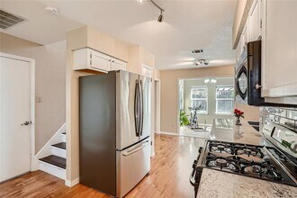 7023 Riverton Dr in Austin, TX - Building Photo - Building Photo